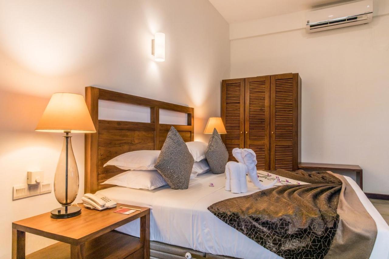 Manthila Hotel 阿努拉德普勒 外观 照片